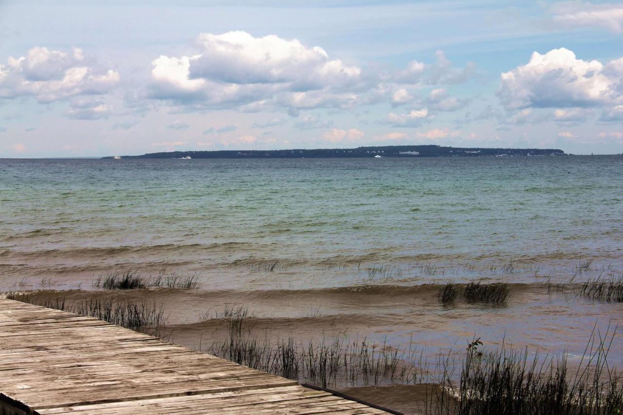 Mackinac Lake Trail Motel ماكيناو سيتي الغرفة الصورة