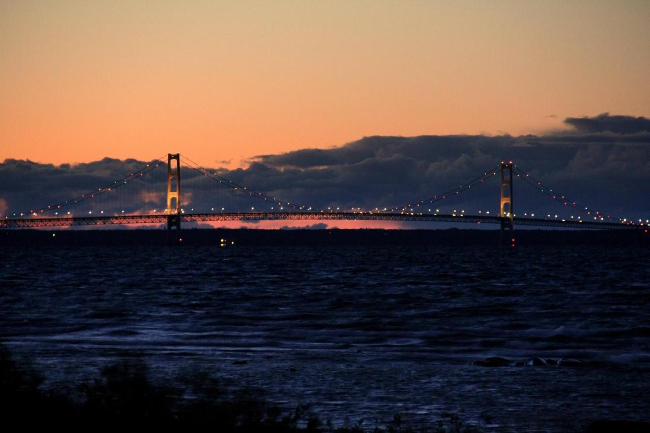 Mackinac Lake Trail Motel ماكيناو سيتي الغرفة الصورة
