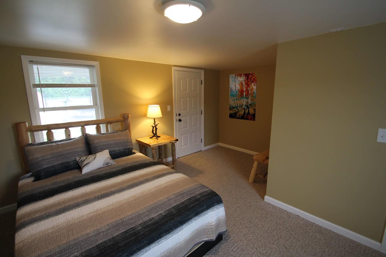 Mackinac Lake Trail Motel ماكيناو سيتي المظهر الخارجي الصورة
